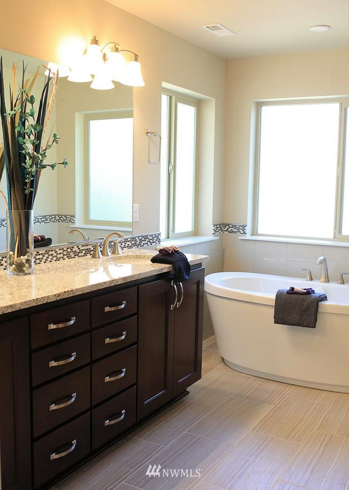 8817 234th Street Southwest Edmonds, WA 98026 - Photo 12 of 13 Gallery Image 12