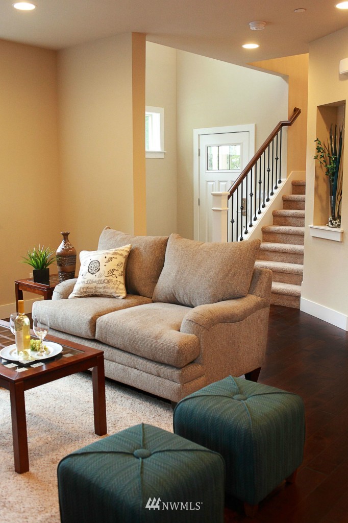 8817 234th Street Southwest Edmonds, WA 98026 - Photo 4 of 13 Gallery Image 4