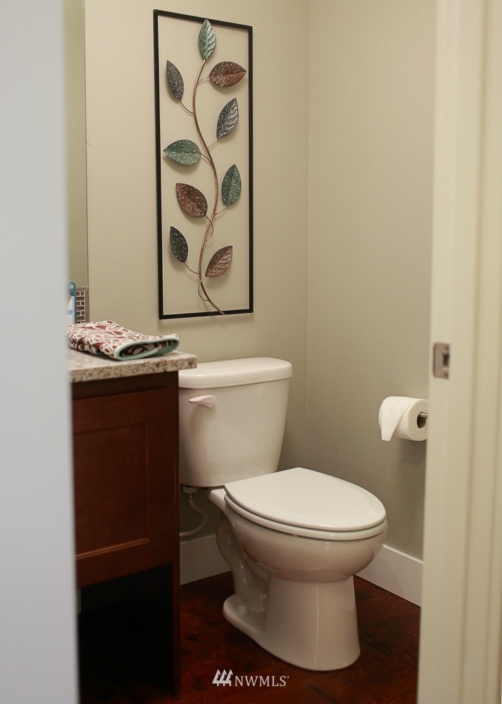 8817 234th Street Southwest Edmonds, WA 98026 - Photo 8 of 13 Gallery Image 8