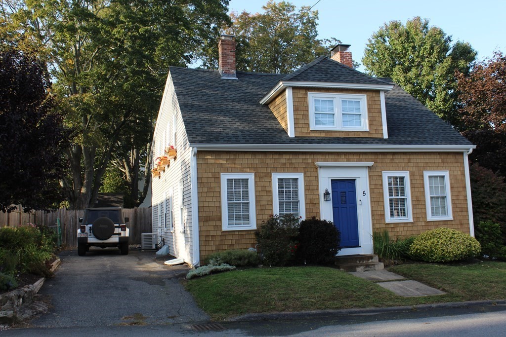 5 Pleasant Street Amesbury, MA 01913 - Photo 4 of 36 a front view of a house with a yard