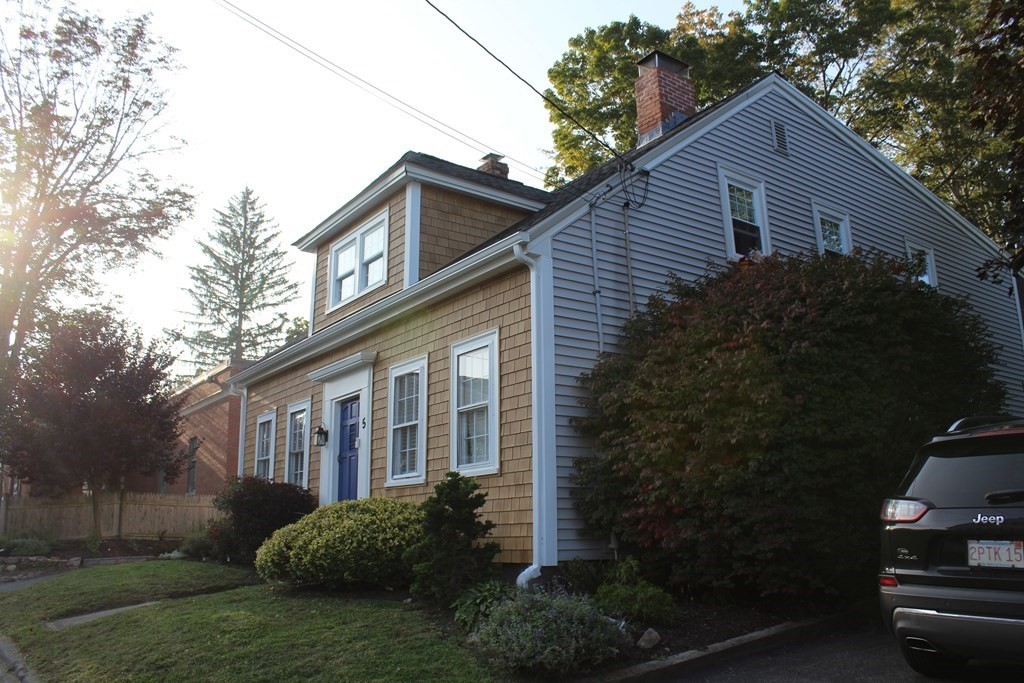 5 Pleasant Street Amesbury, MA 01913 - Photo 6 of 36 a front view of a house with garden