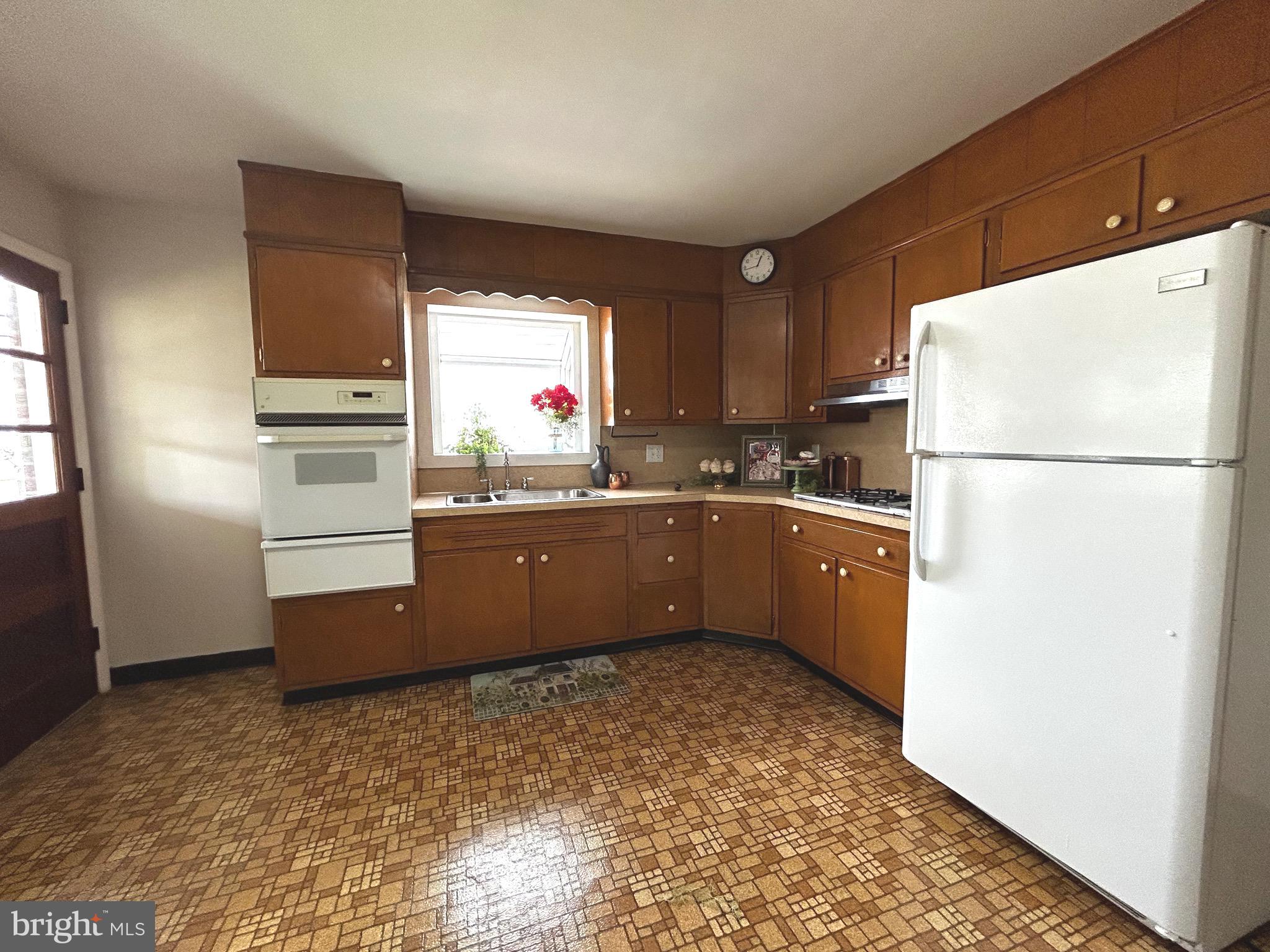 1709 Liberty Avenue Reading, PA 19607 - Photo 5 of 13 Kitchen - eat in