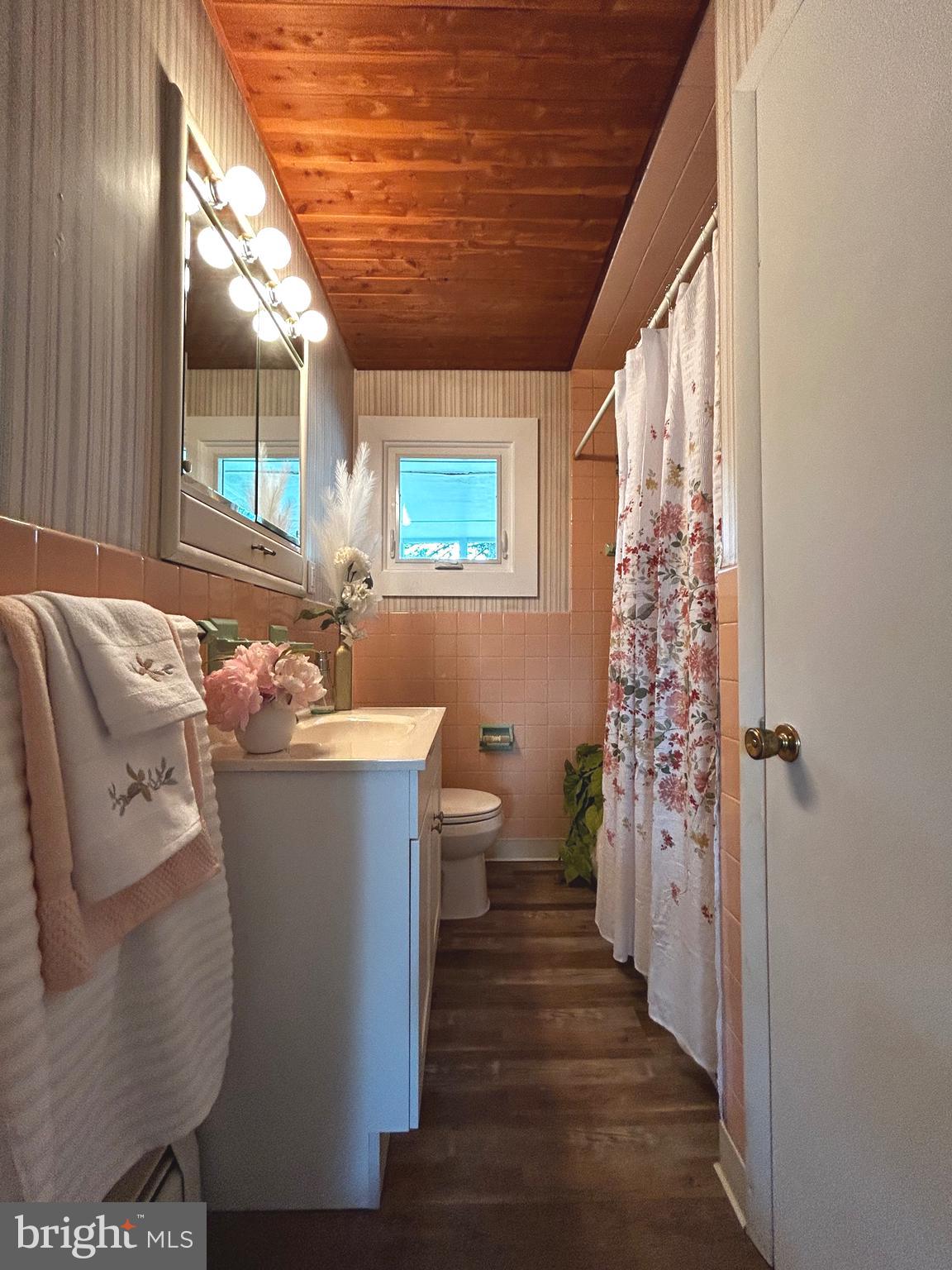 1709 Liberty Avenue Reading, PA 19607 - Photo 6 of 13 Full Bathroom