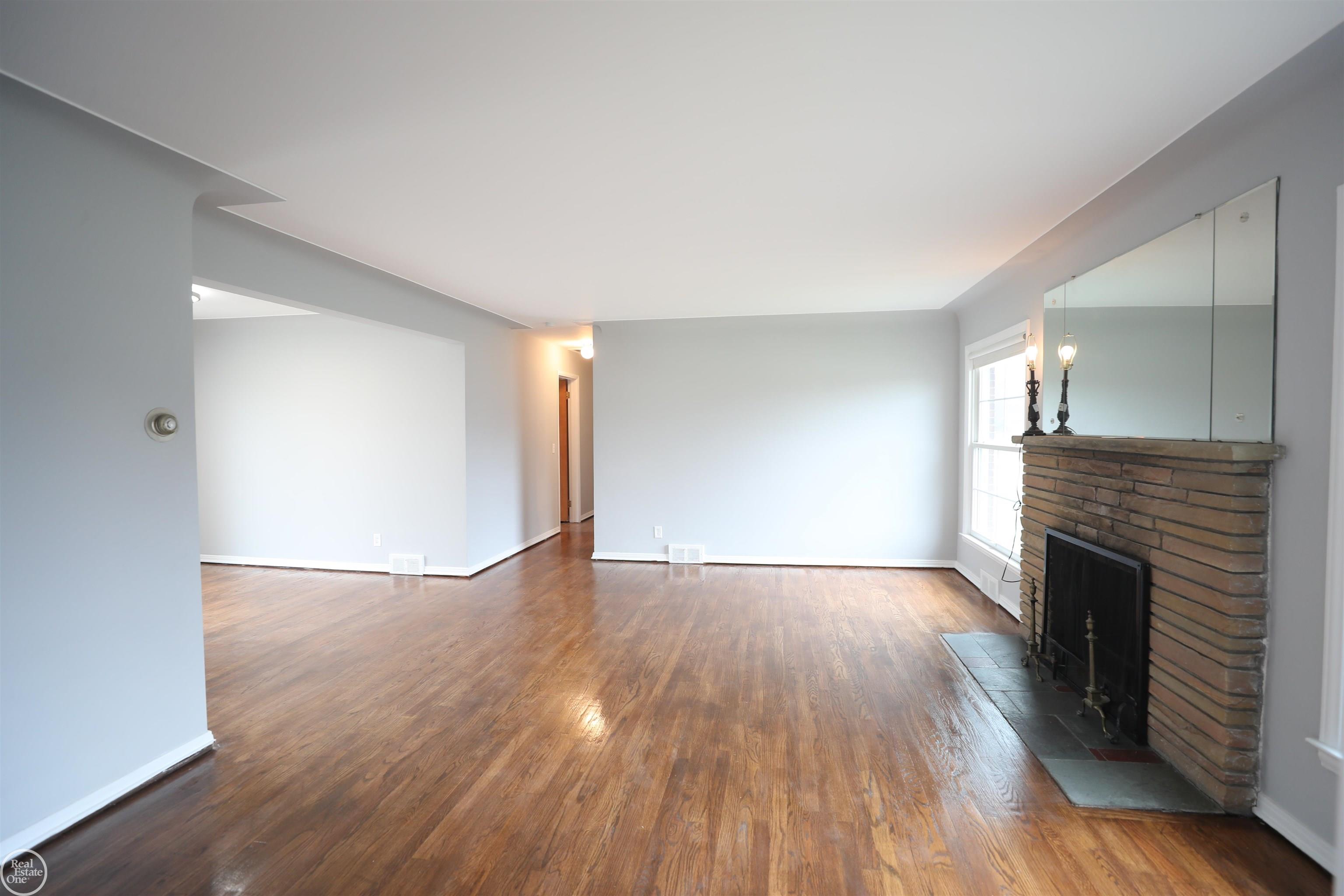 1111 South Renaud Road Grosse Pointe, MI 48236 - Photo 3 of 38 50103250-2.JPG