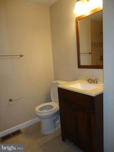 9201 Friar Road Fort Washington, MD 20744 - Photo 12 of 25 Full bath vanity