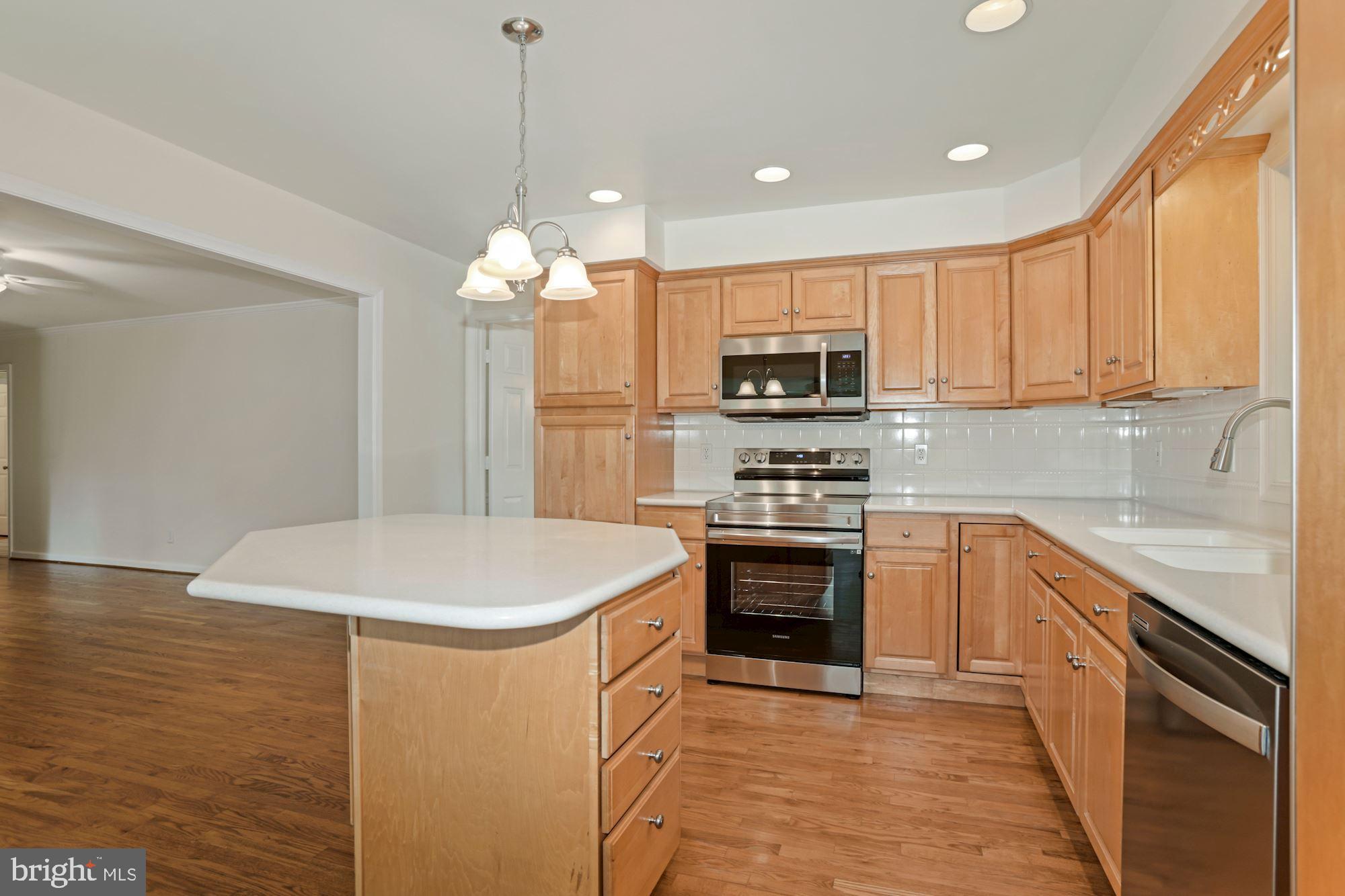 11502 Fox Hill Road Culpeper, VA 22701 - Photo 2 of 49 Brand new SS range, microwave and dishwasher!