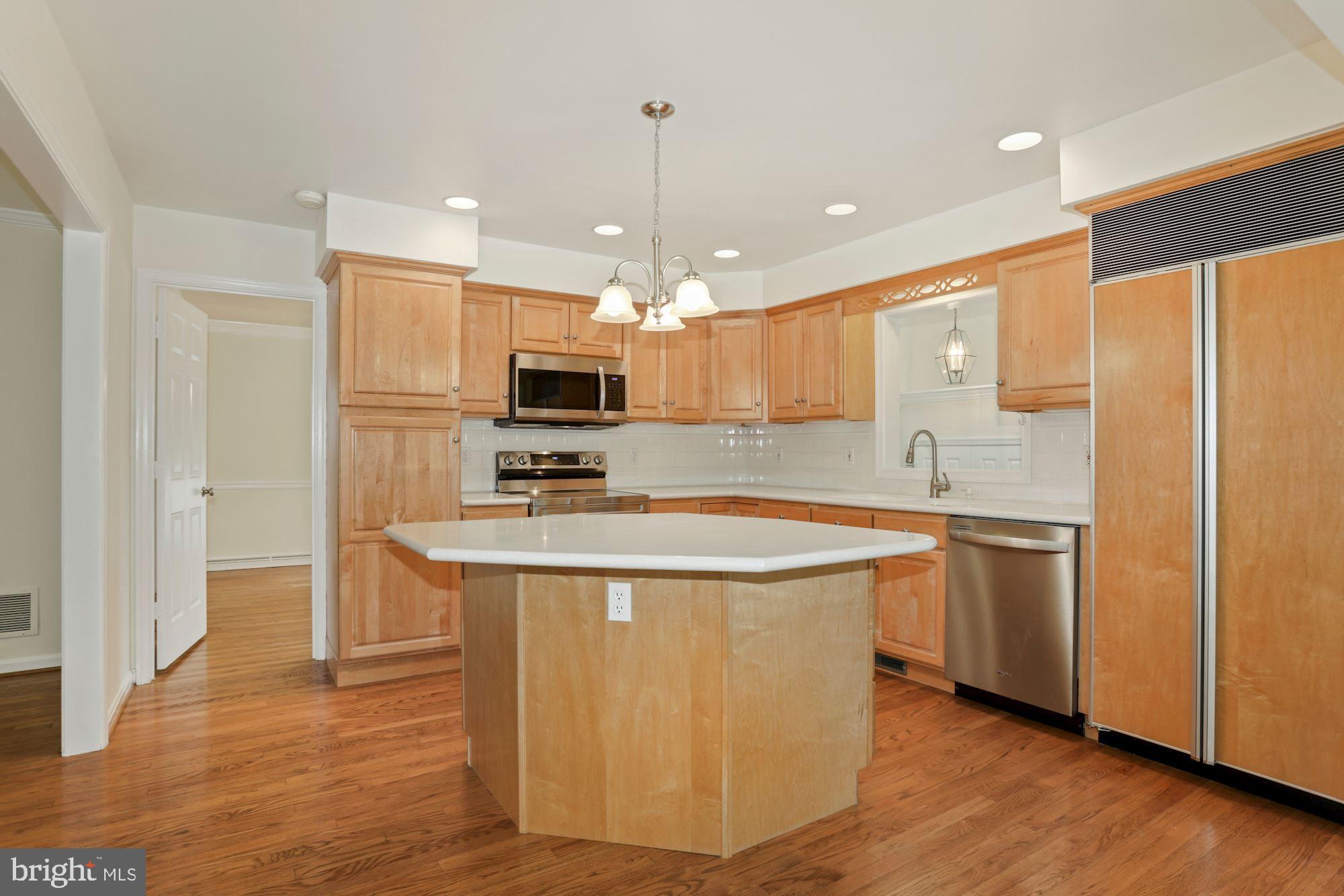 11502 Fox Hill Road Culpeper, VA 22701 - Photo 3 of 49 Built-in sub-zero refrigerator and maple cabinetry