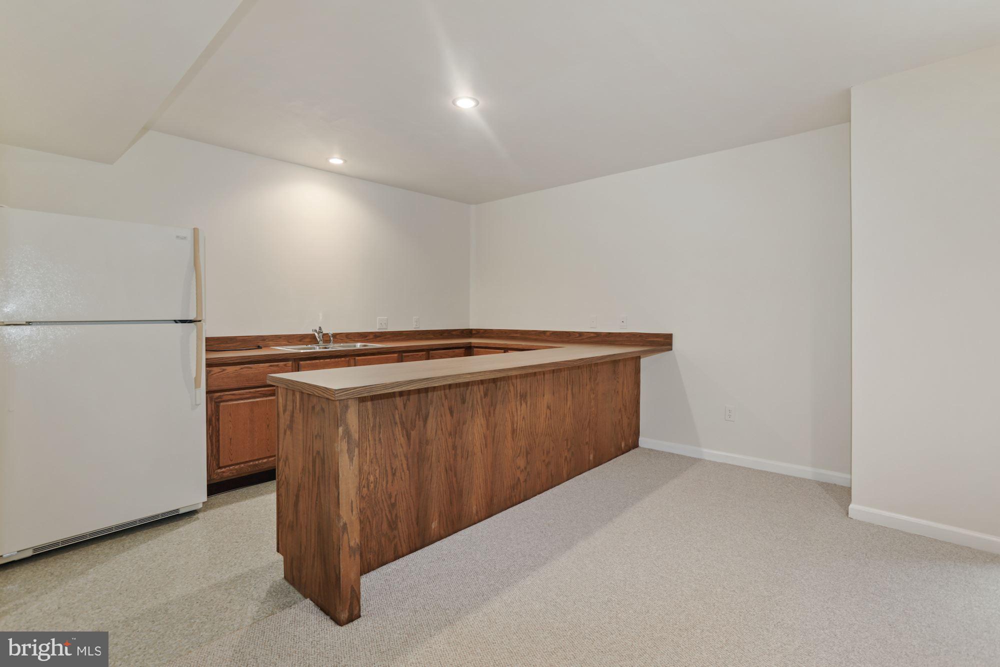 11502 Fox Hill Road Culpeper, VA 22701 - Photo 25 of 49 Kitchenette with refrigerator & double sink