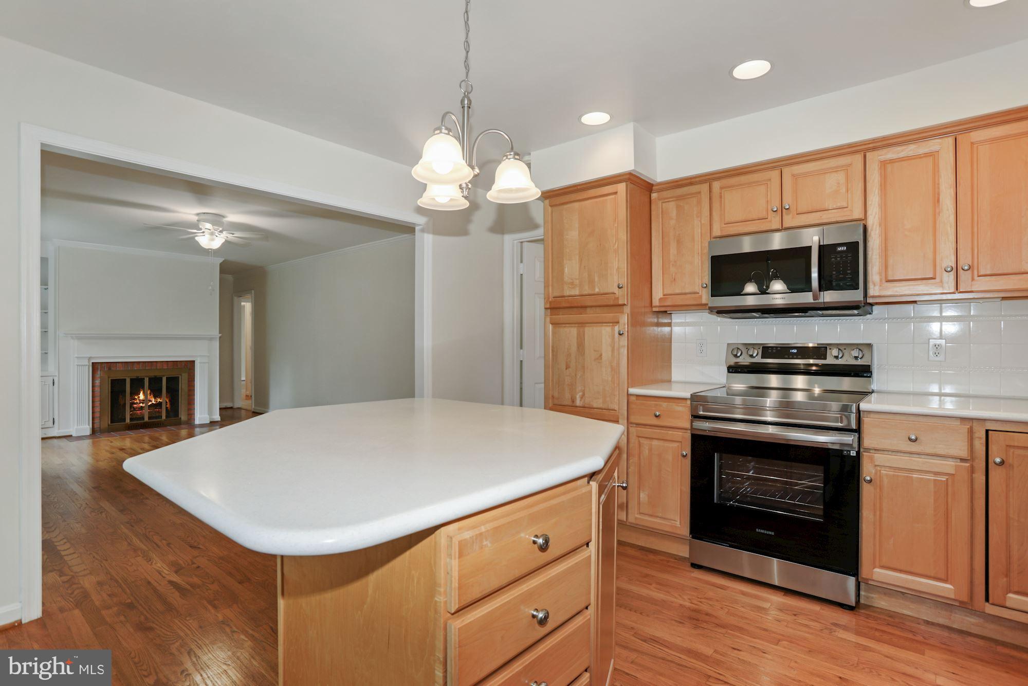 11502 Fox Hill Road Culpeper, VA 22701 - Photo 4 of 49 Island/bar provides extra seating