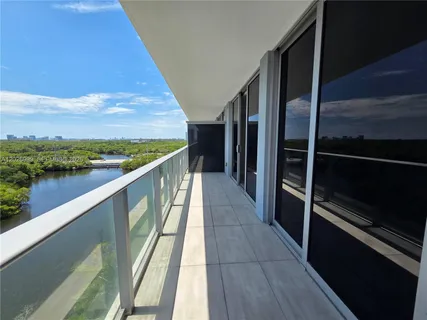 $629,900 | 16385 Biscayne Boulevard, Unit 1019, North Miami Beach, FL 33160
