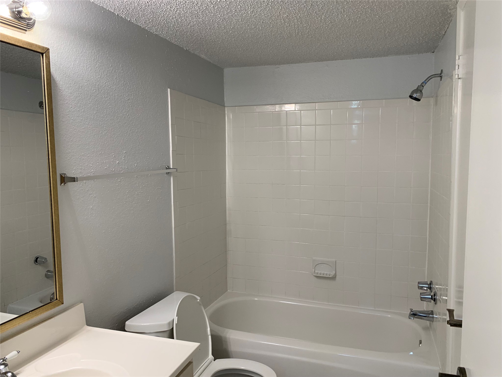13002 Leader Street, Unit 1/904 Houston, TX 77072 - Photo 8 of 14 full bathroom