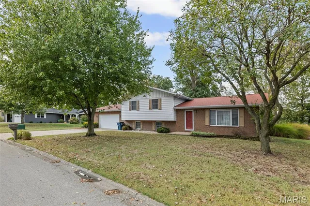 $215,000 | 255 Delwood Drive, Sparta, IL 62286