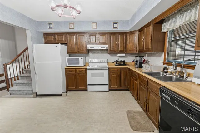 $215,000 | 255 Delwood Drive, Sparta, IL 62286