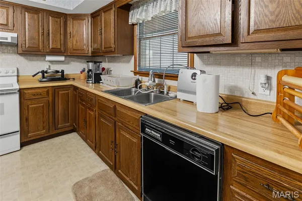 $205,000 | 255 Delwood Drive, Sparta, IL 62286