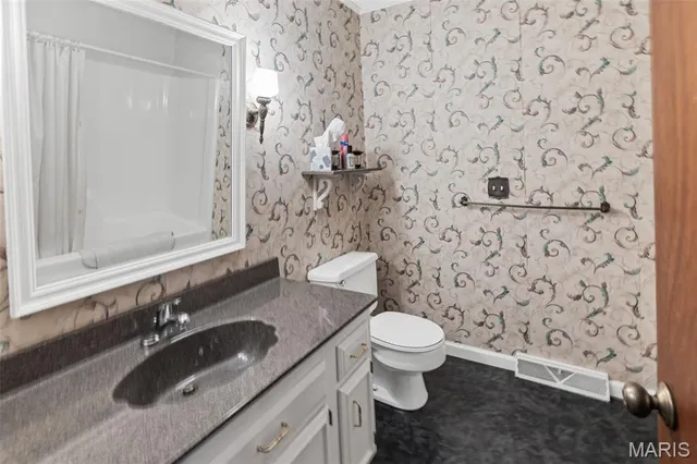 $215,000 | 255 Delwood Drive, Sparta, IL 62286