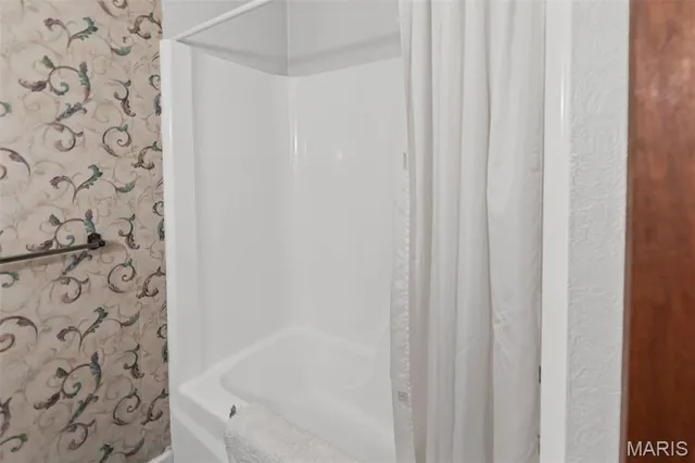 $215,000 | 255 Delwood Drive, Sparta, IL 62286