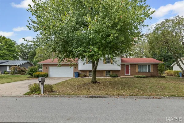 $205,000 | 255 Delwood Drive, Sparta, IL 62286