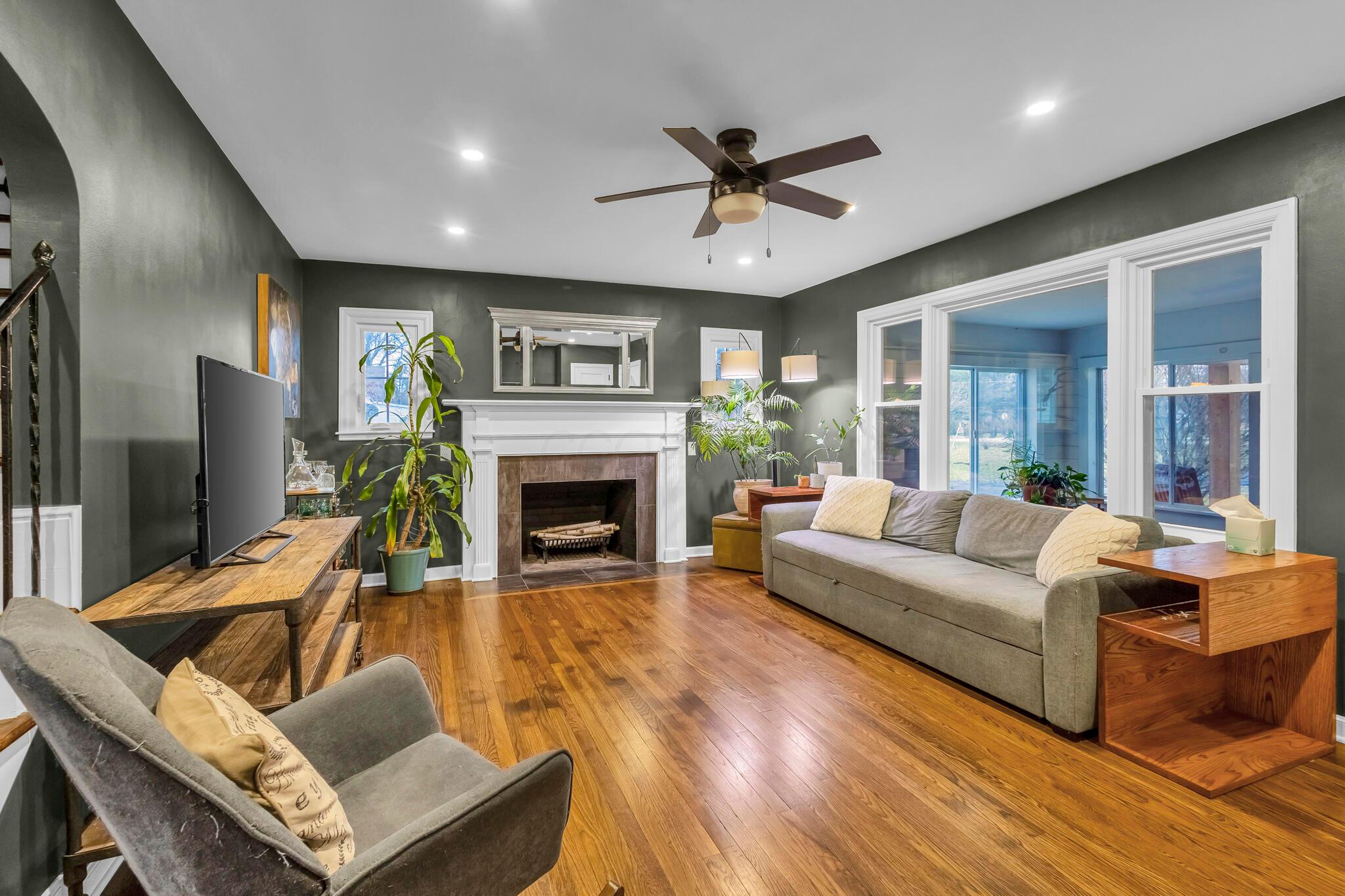470 West Johnstown Road Gahanna, OH 43230 - Photo 7 of 34 Living Room