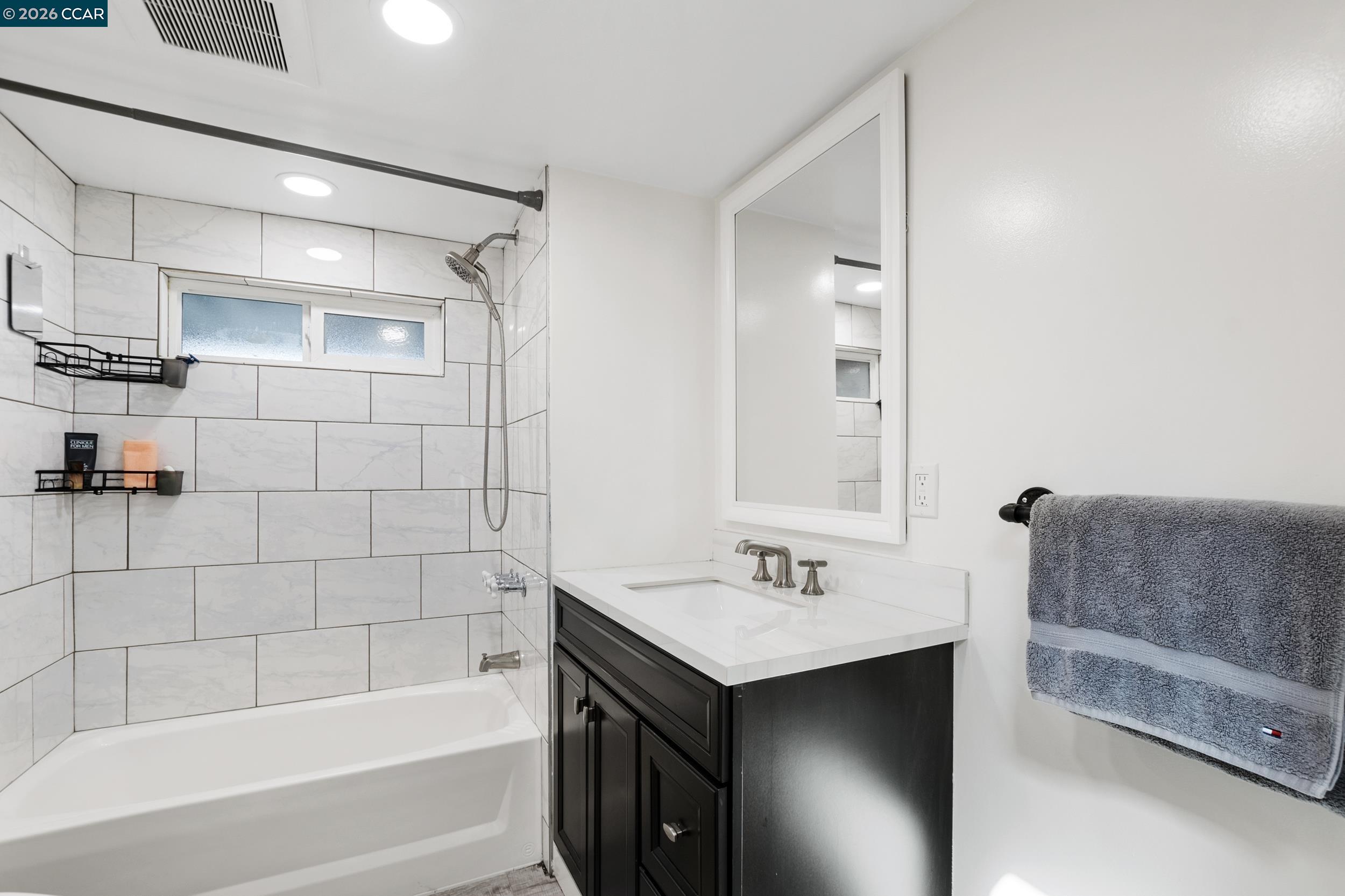 32 Galloway Drive Concord, CA 94518 - Photo 19 of 35 a bathroom with a bathtub and a sink
