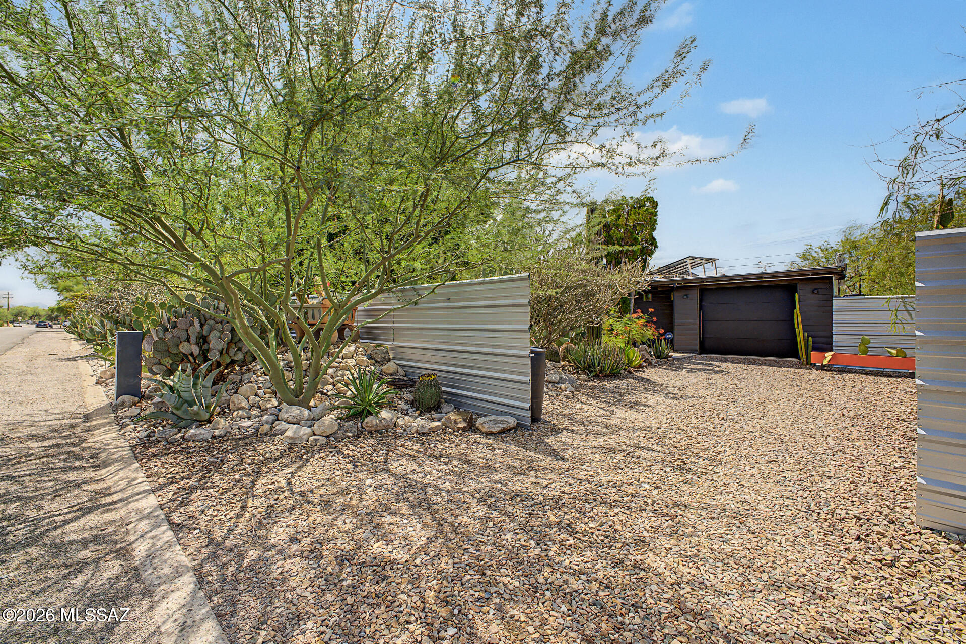 1909 North Ridgeway Road Tucson, AZ 85712 - Photo 38 of 41 Driveway entrance off street