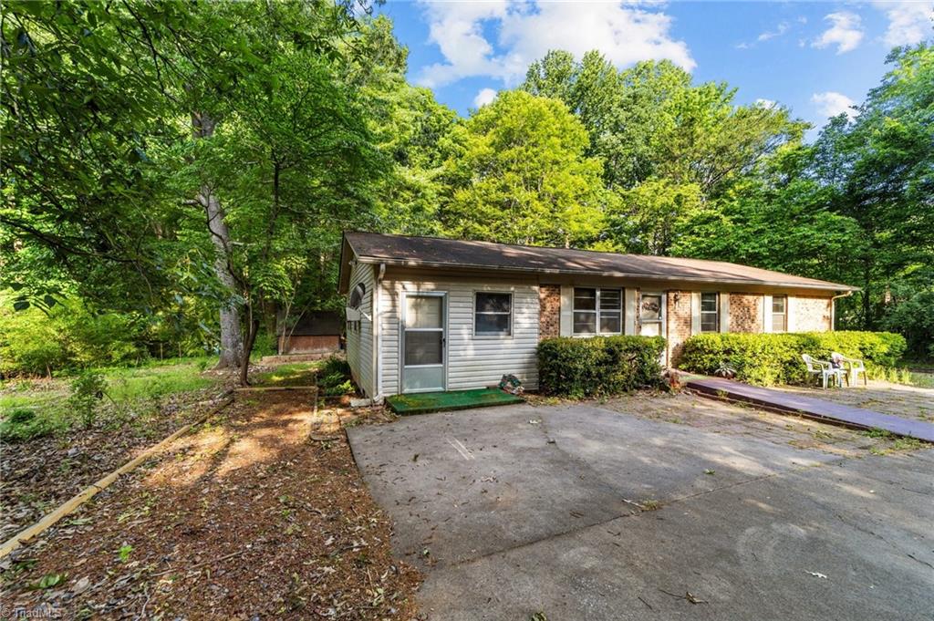 4115 Sheridan Road Greensboro, NC 27455 - Photo 4 of 36 Gallery Image 4