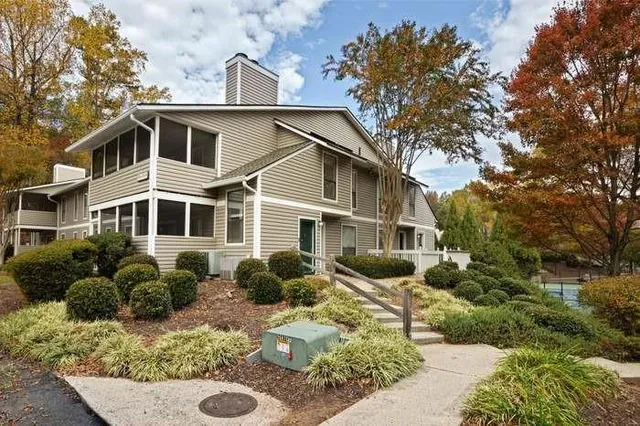 a view of a house with a yard