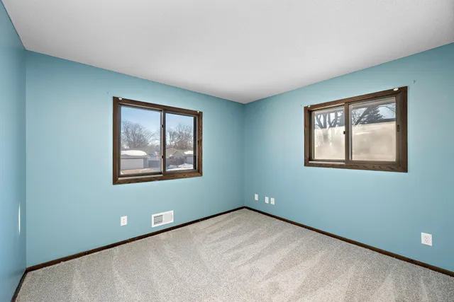 $379,900 | 4221 Edgemont Street, Vadnais Heights, MN 55127