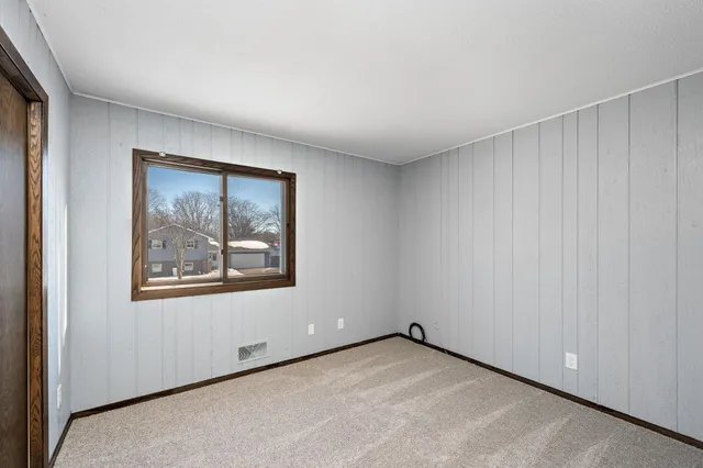 $379,900 | 4221 Edgemont Street, Vadnais Heights, MN 55127