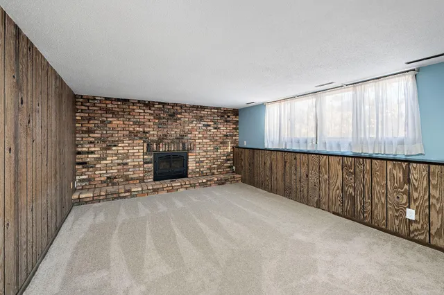 $379,900 | 4221 Edgemont Street, Vadnais Heights, MN 55127