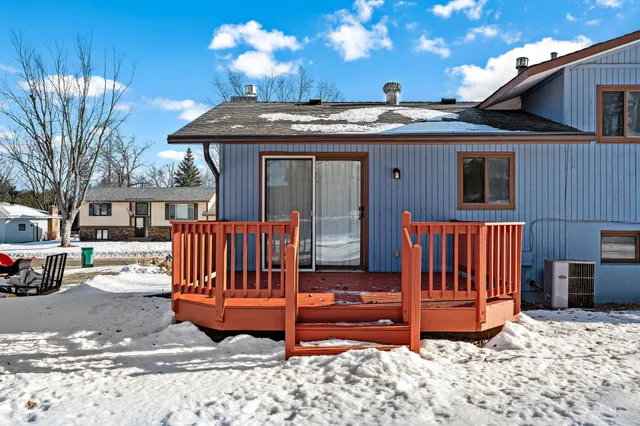 $379,900 | 4221 Edgemont Street, Vadnais Heights, MN 55127