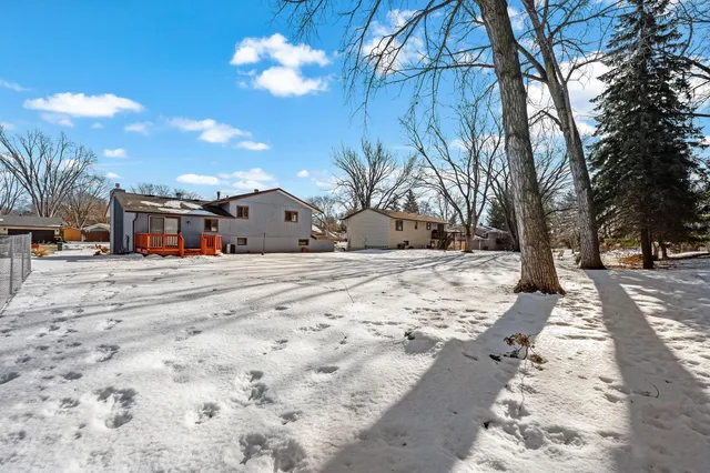 $379,900 | 4221 Edgemont Street, Vadnais Heights, MN 55127