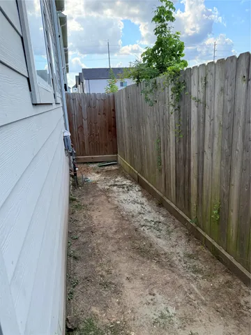 $2,000 | 1058 Mansfield Street, Houston, TX 77091