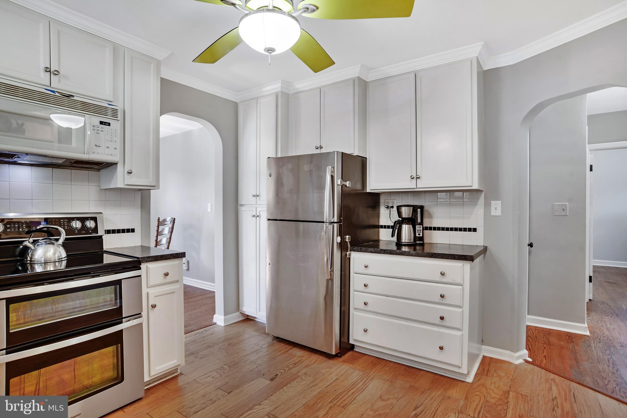 261 Carvel Road Pasadena, MD 21122 - Photo 12 of 41 Kitchen Main Level