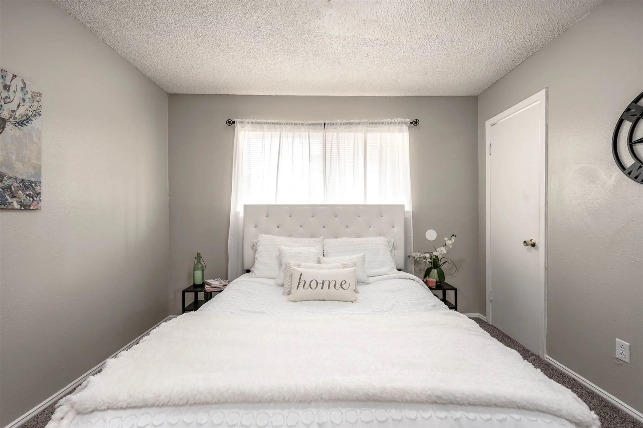 4343 Shaver Street, Unit 1002 Pasadena, TX 77504 - Photo 4 of 14 a bedroom with a bed and window