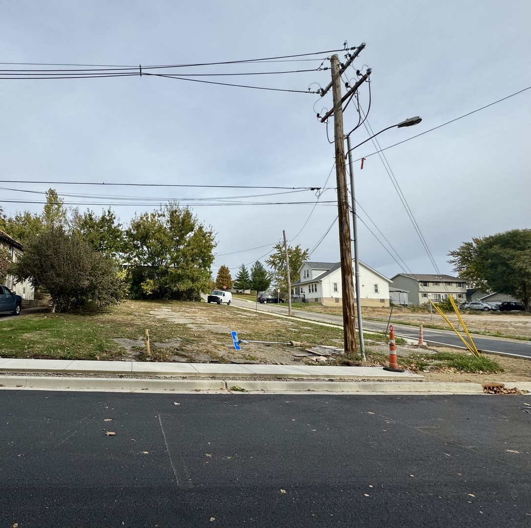 0 6th & St Louis Street Peru, IL 61354 - Photo 4 of 5 a view of a street