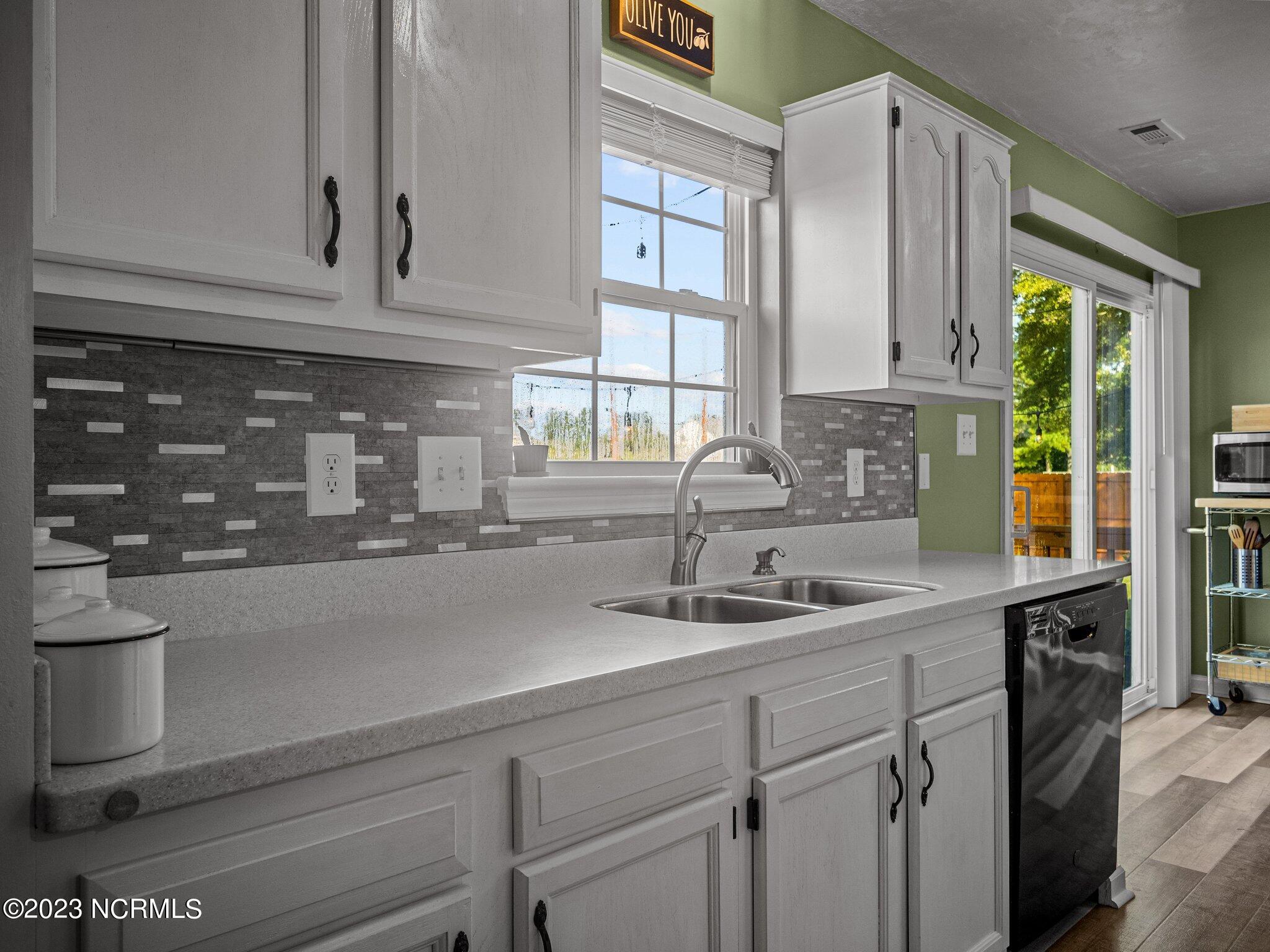 311 Riggs Road Hubert, NC 28539 - Photo 19 of 62 31-web-or-mls-P8299897