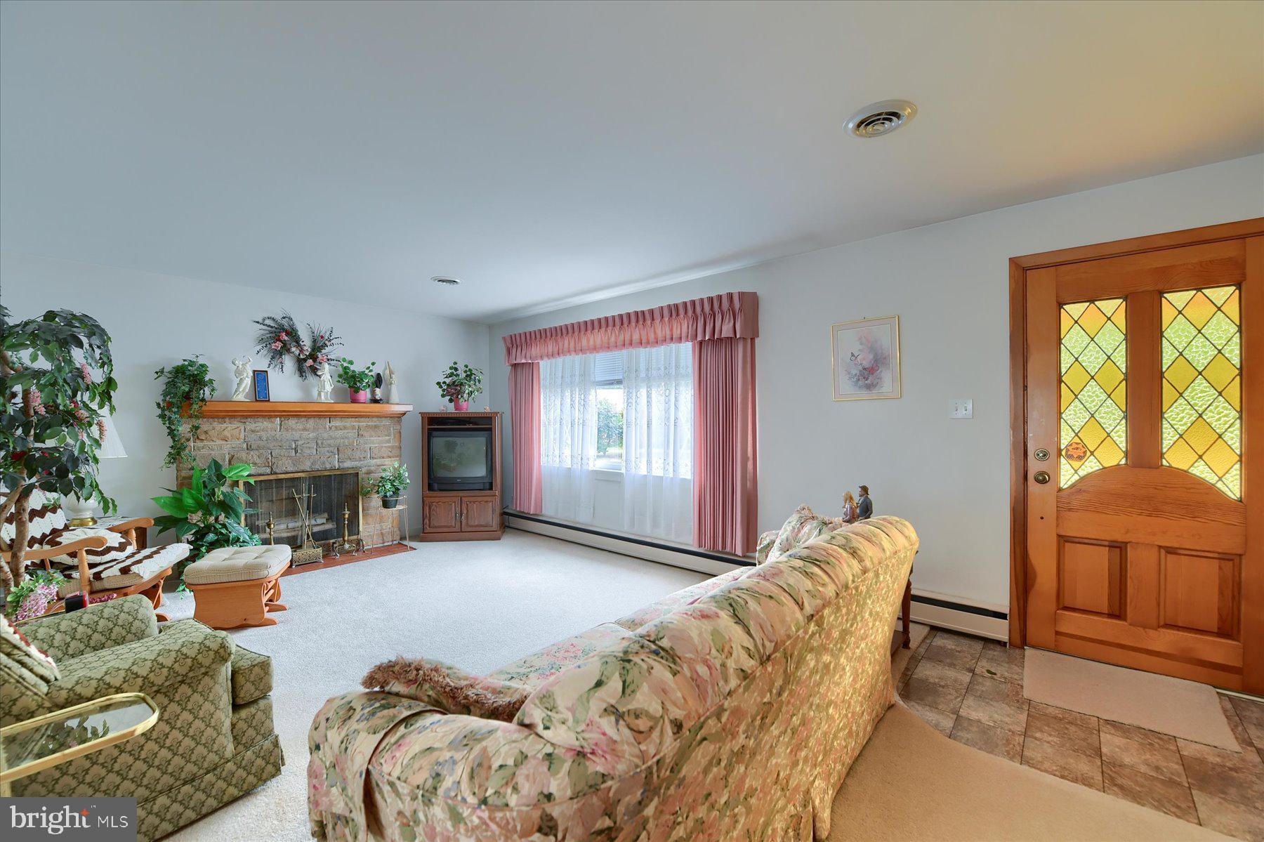 4501 North Road Harrisburg, PA 17109 - Photo 5 of 21 large living room