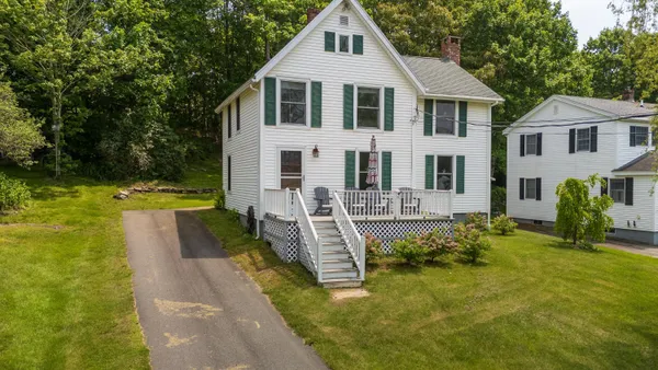 $575,000 | 26 Sea Street, Boothbay Harbor, ME 04538