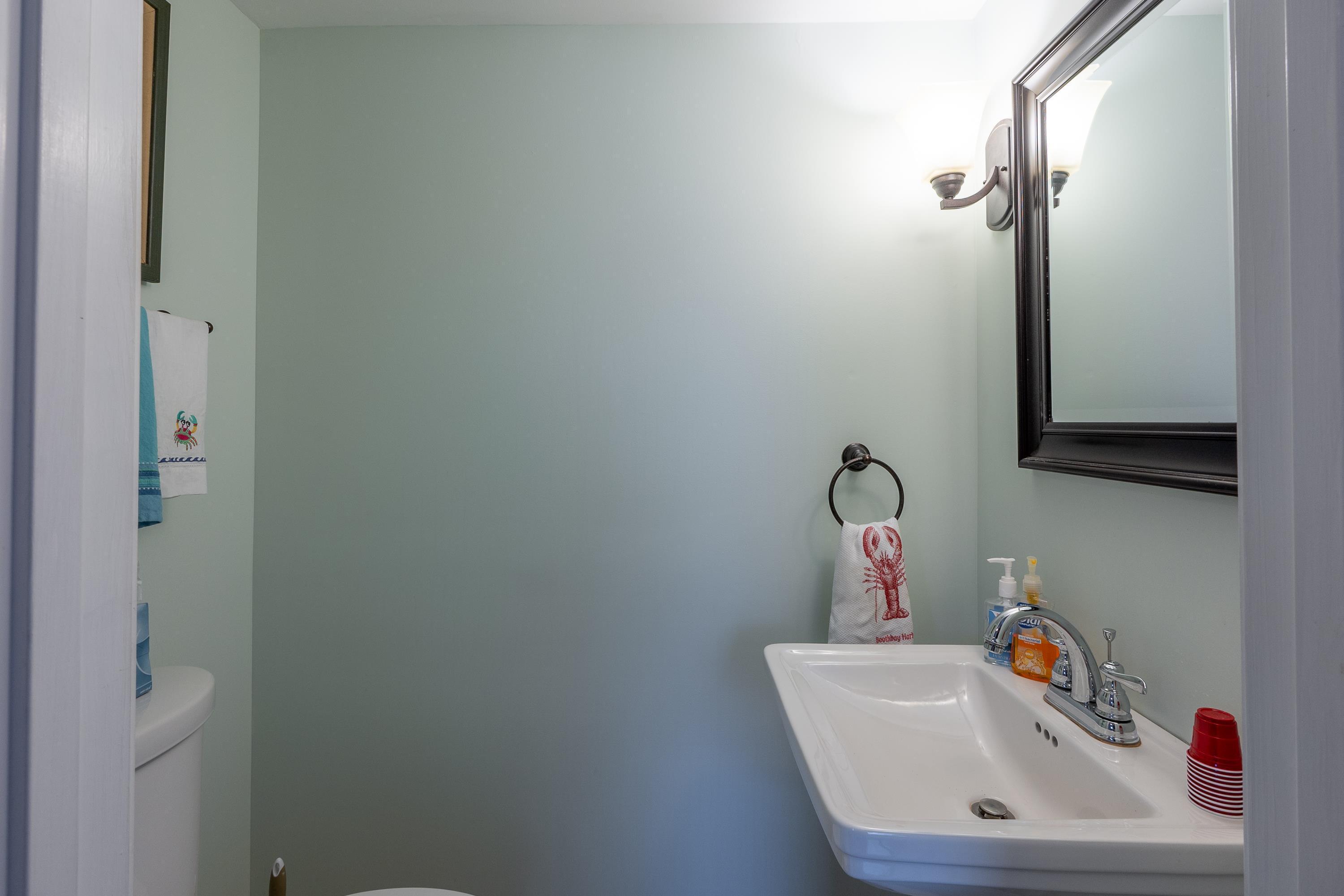 26 Sea Street Boothbay Harbor, ME 04538 - Photo 17 of 34 1st floor half bath
