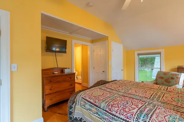 $575,000 | 26 Sea Street, Boothbay Harbor, ME 04538