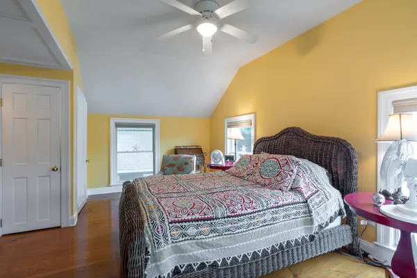 $575,000 | 26 Sea Street, Boothbay Harbor, ME 04538