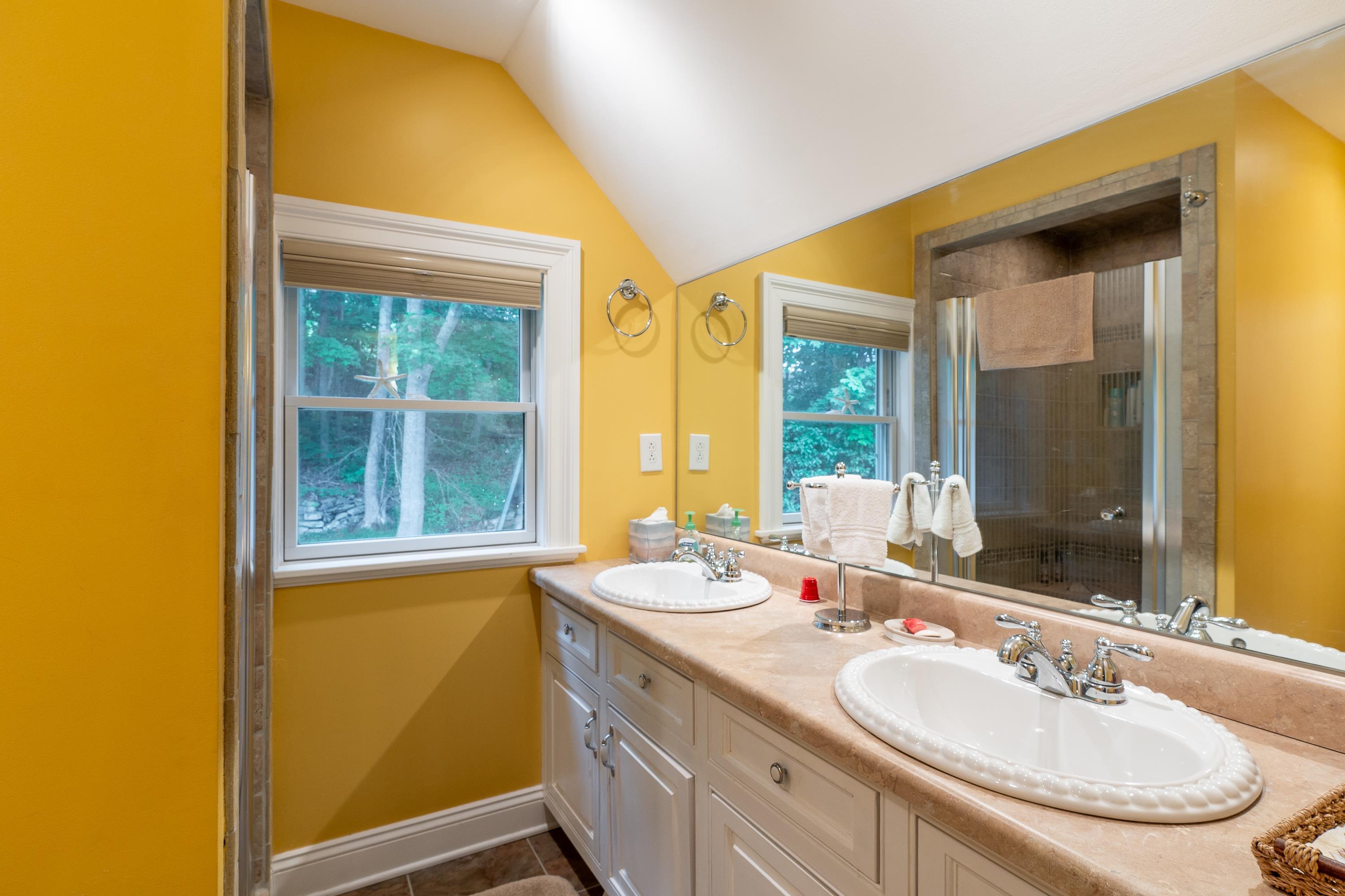 26 Sea Street Boothbay Harbor, ME 04538 - Photo 25 of 34 2nd Floor Bath 1