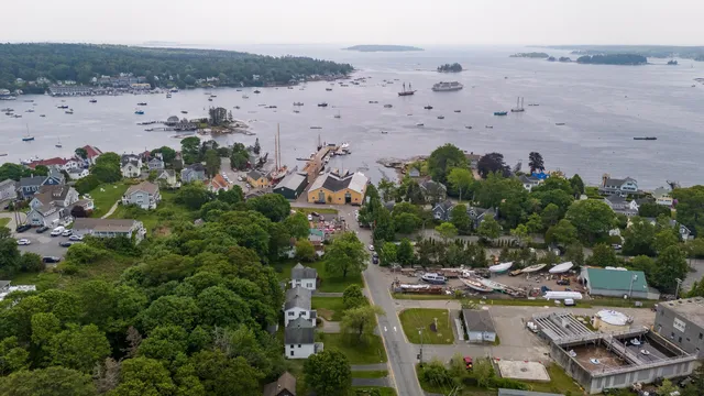 $575,000 | 26 Sea Street, Boothbay Harbor, ME 04538
