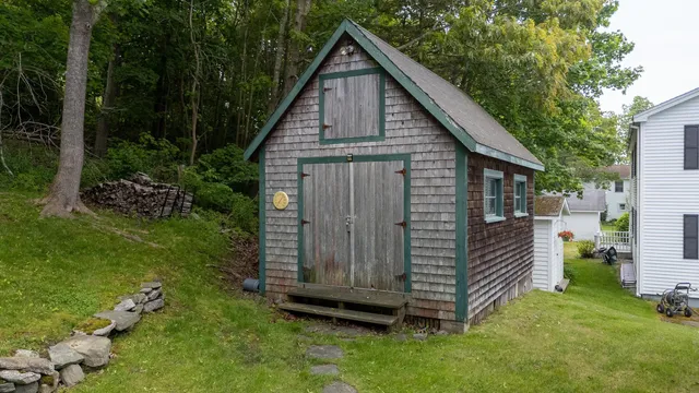 $575,000 | 26 Sea Street, Boothbay Harbor, ME 04538