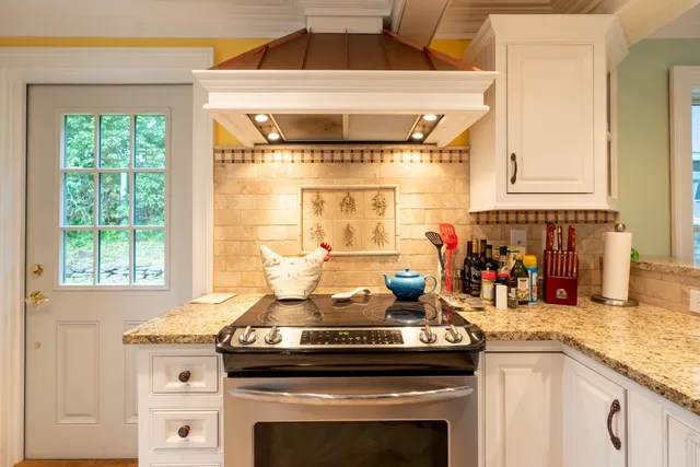 $575,000 | 26 Sea Street, Boothbay Harbor, ME 04538