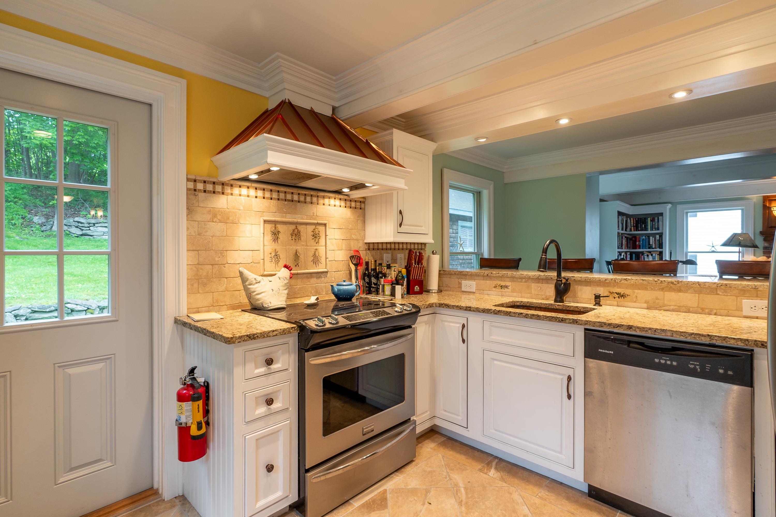 26 Sea Street Boothbay Harbor, ME 04538 - Photo 7 of 34 Kitchen