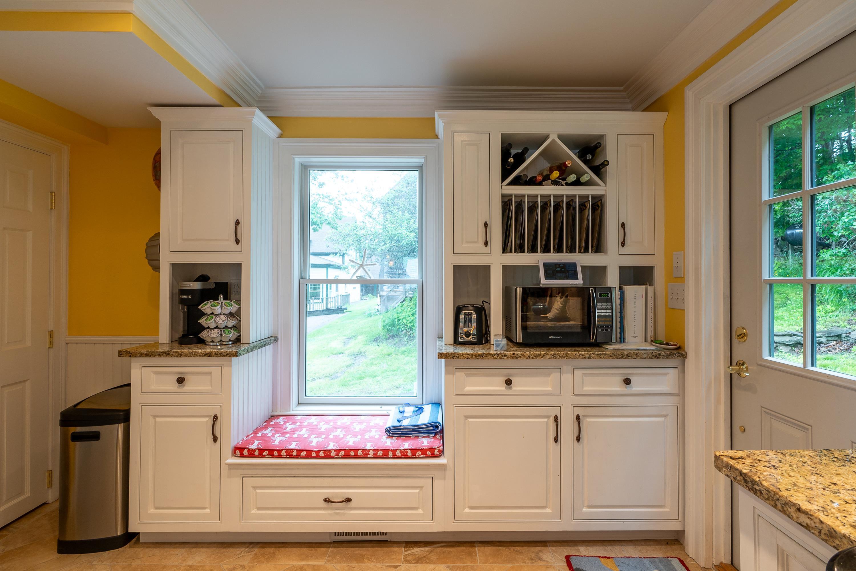 26 Sea Street Boothbay Harbor, ME 04538 - Photo 10 of 34 Kitchen sitting nook