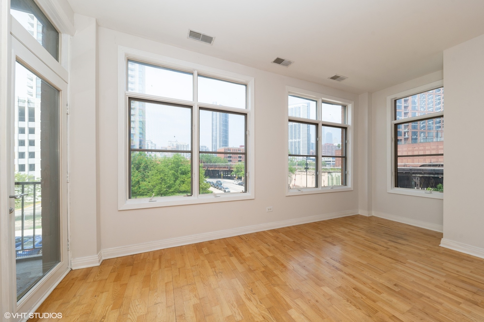 330 North Clinton Street, Unit 303 Chicago, IL 60661 - Photo 5 of 14 a view of an empty room with a window