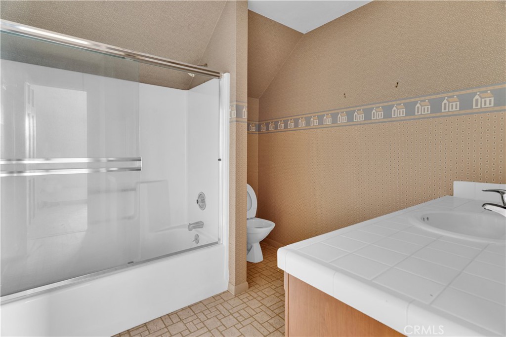 7550 Rancho Verano Place Paso Robles, CA 93446 - Photo 20 of 35 a bathroom with a shower and toilet