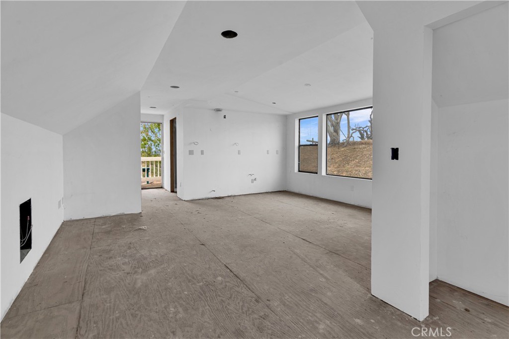 7550 Rancho Verano Place Paso Robles, CA 93446 - Photo 31 of 35 a view of an empty room with a window
